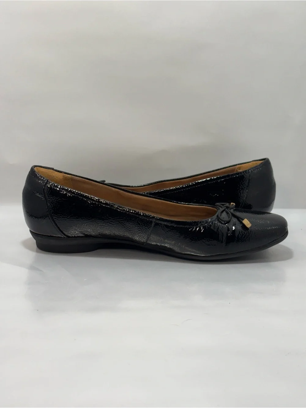 Clarks Artisan Women's 7 M Black Patent Tips Texture Square Toe Bow Ballet Flat